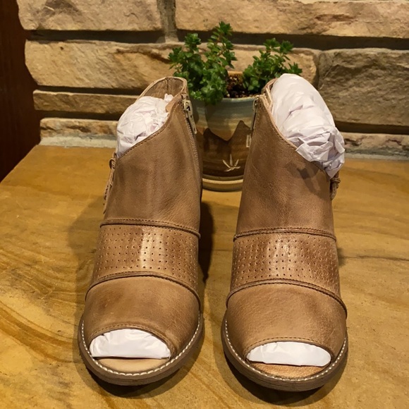 NWT’s Roan Booties! - Picture 2 of 9